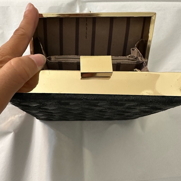 Steve Madden patterned clutch - Picture 4 of 5